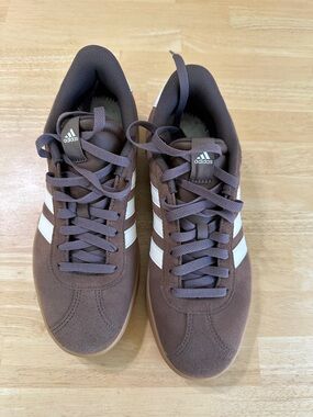 adidas women’s VL Couet3.0 Brown Suede Sneakers with White Stripes, size 9.5